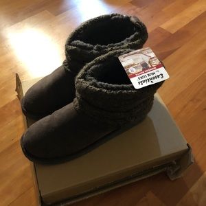Muk luks brown NWT size 11 boots/booties freebies and fast shipping!!!!